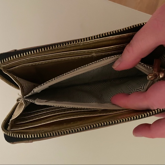 ❌SOLD❌ EUC Beautiful Steve Madden Large Fall Tan Beige & Gold Logo Zipper Wallet - Picture 7 of 14